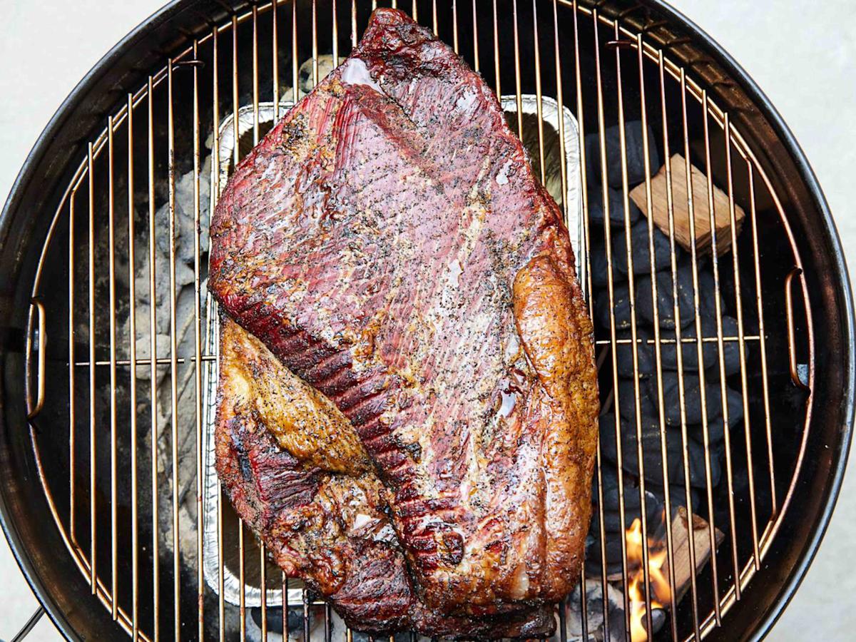 Effortless Charcoal Grill Smoking: Master Juicy BBQ Meat