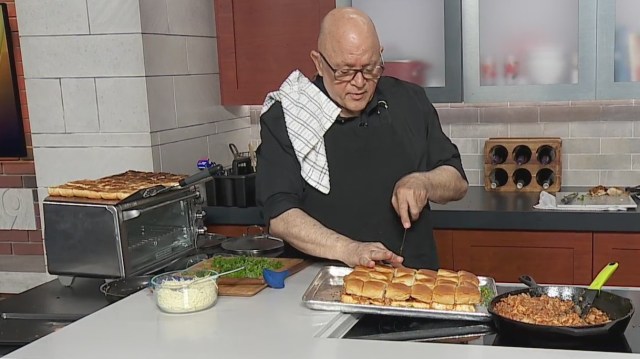 Tasty BBQ Chicken Sliders with Caramelized Onions – Dean’s Recipe